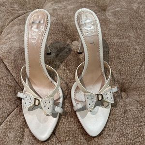 Dior White heel with bow accent